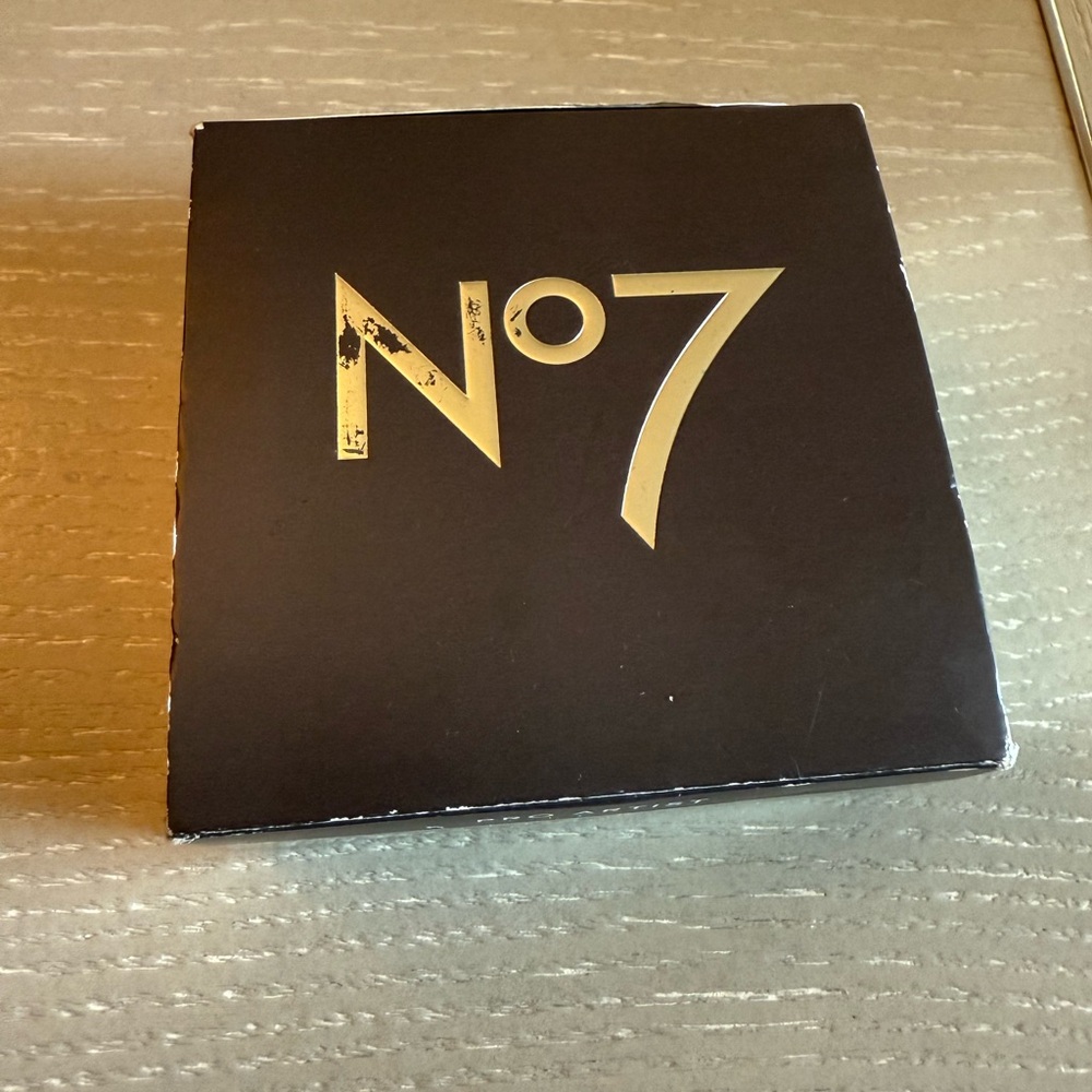 No7 Black and Gold Box
